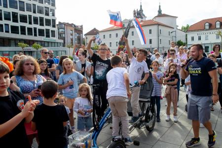 Deželak junak v Postojni (34)